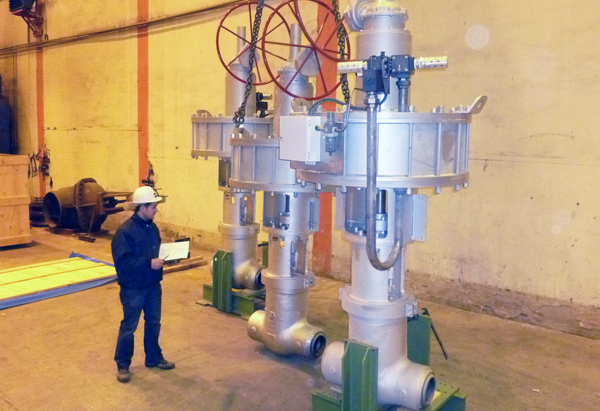 Double disc gate valves with pneumatic actuator