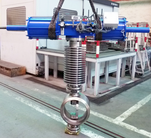Triple eccentric closing system eliminates deformation and friction in butterfly valves.